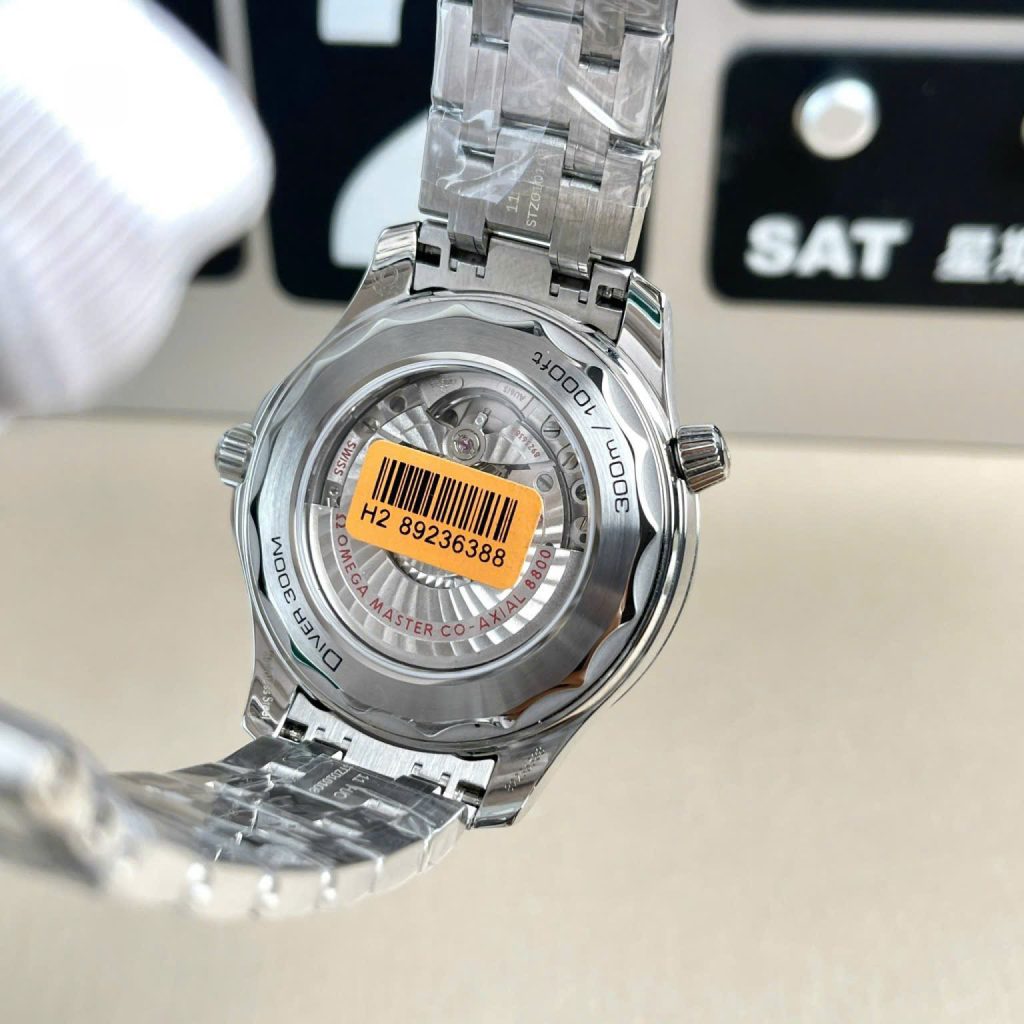 Đồng Hồ Omega Seamaster Replica Diver 300M Master Chronometer Mặt Số Xanh Lá 42mm