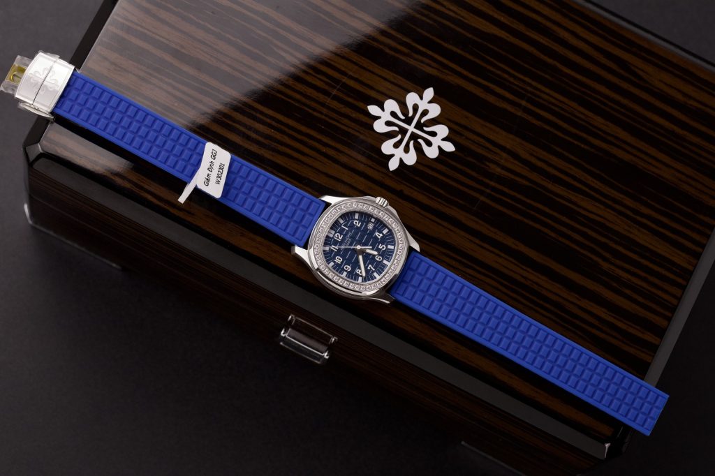 Patek Philippe Aquanaut 5067 Replica Watches Custom Moissanite Diamonds Blue 35 (2)