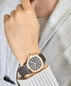 Alternative view of Patek Philippe Aquanaut 5167R-001 Rose Gold Brown Dial