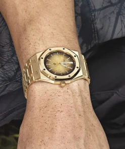 Alternative view of Audemars Piguet Royal Oak 16202BA.OO.1240BA.02 ‘Jumbo’ Extra-Thin Yellow Gold