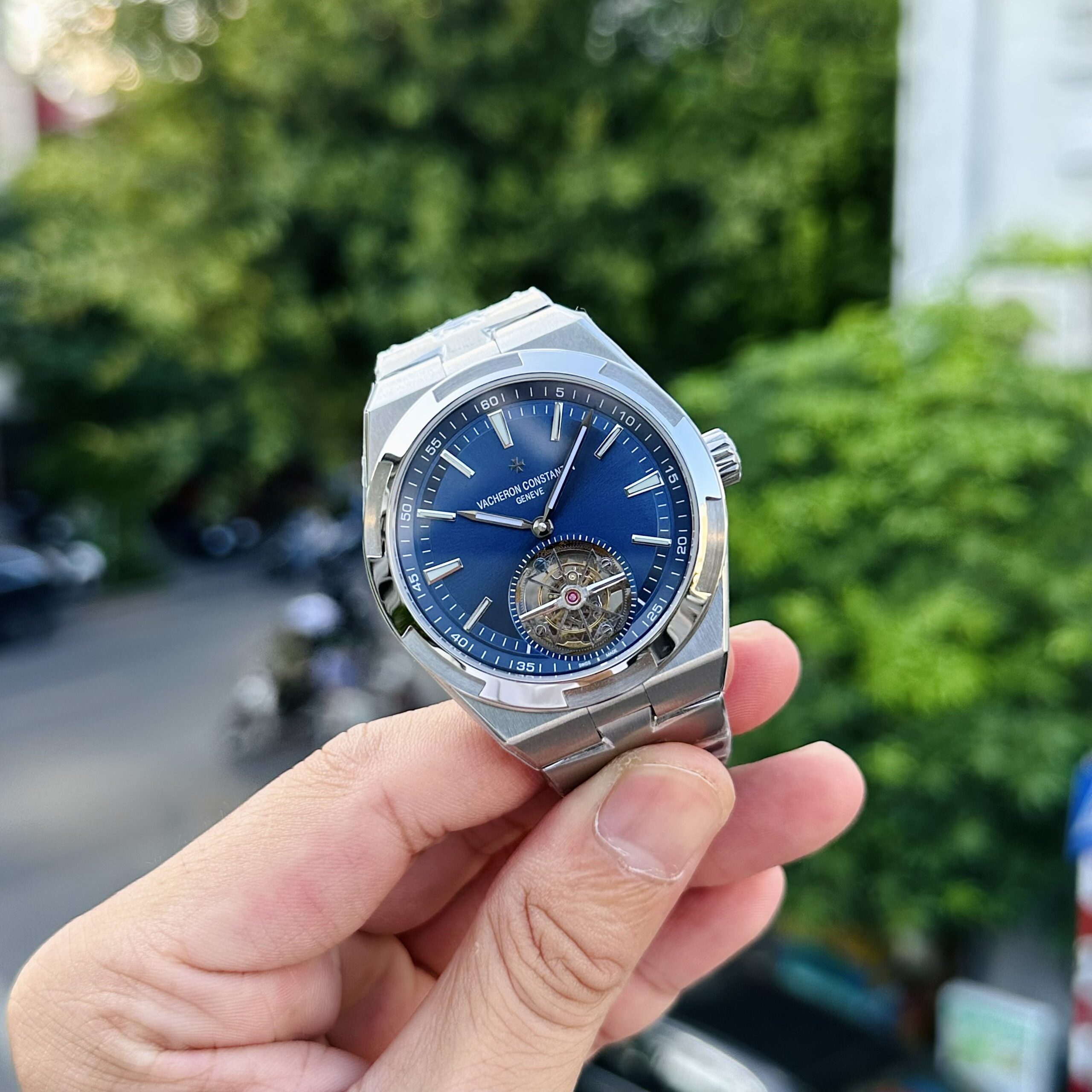 Vacheron Constantin Overseas 6000V Tourbillon Sliver Replica 42.5mm - Image 3