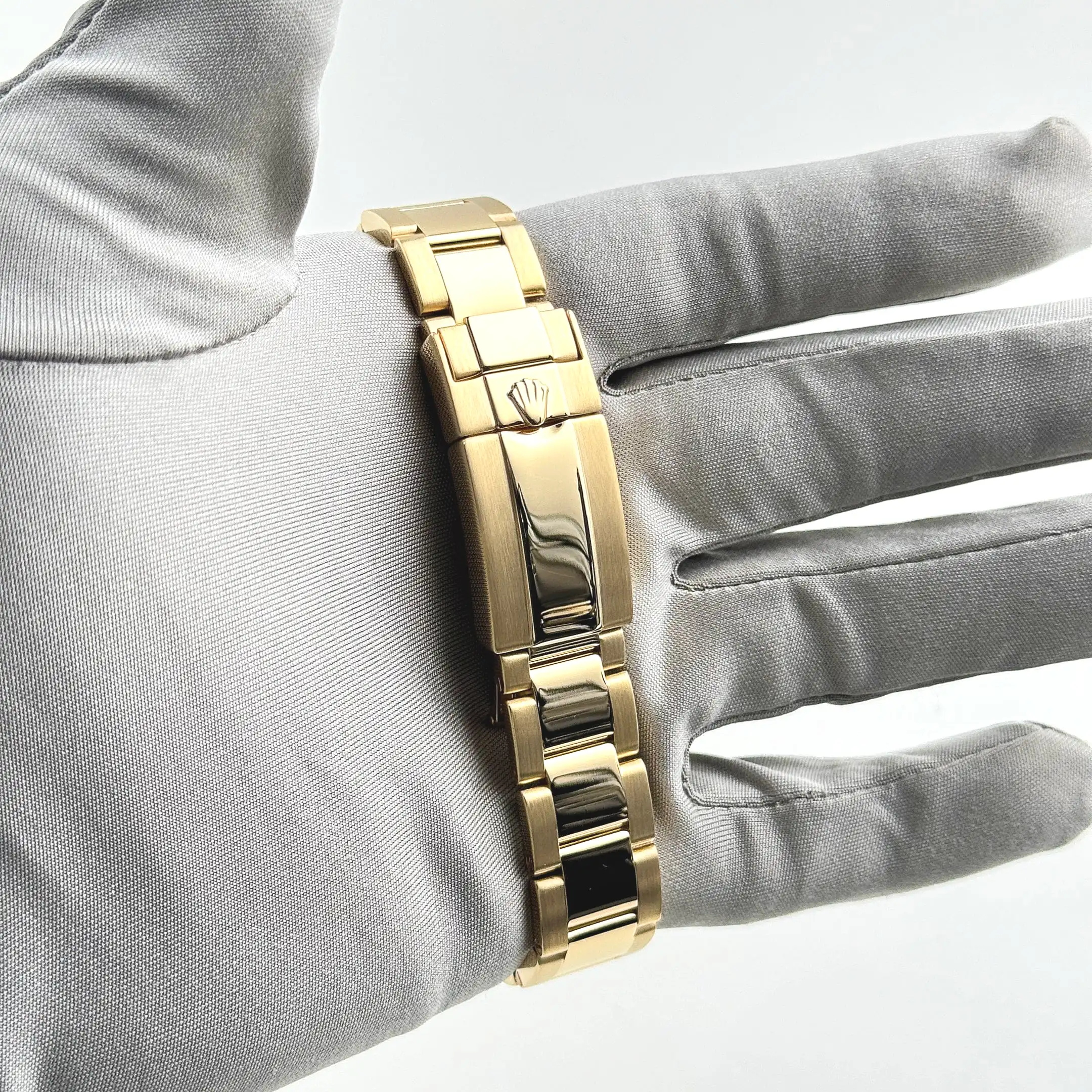 Rolex Daytona 116508 Yellow Gold Blue Racing Arabic 40mm - Image 9