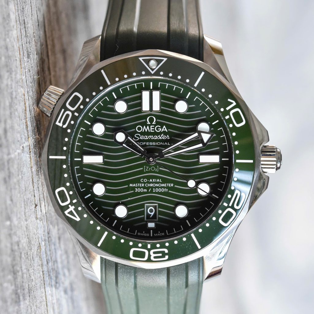 Đồng Hồ Omega Seamaster Replica Diver 300M Master Chronometer Mặt Số Xanh Lá 42mm