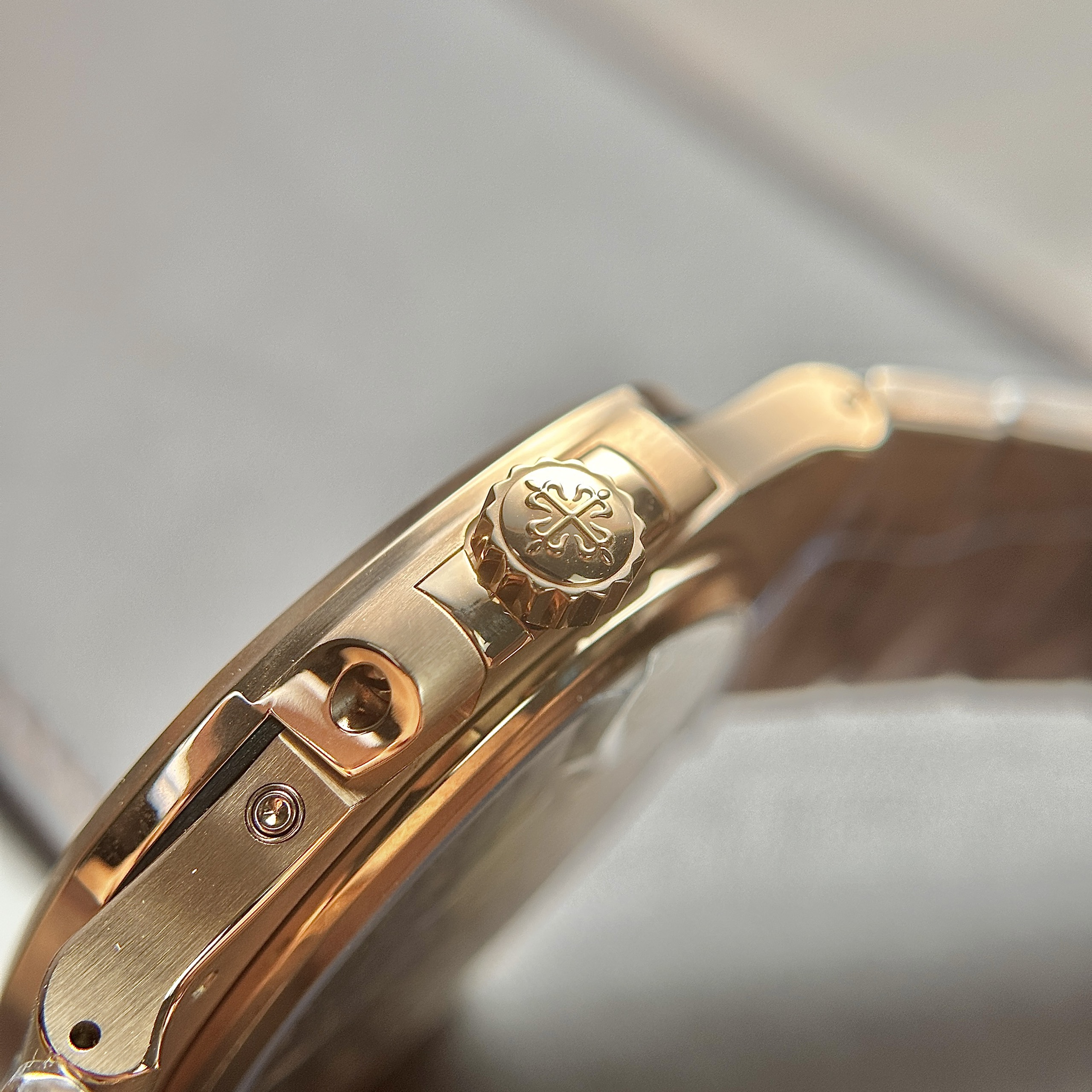 Patek Philippe Nautilus 5712 Watch Chocolate Dial GRF 40mm - Image 5