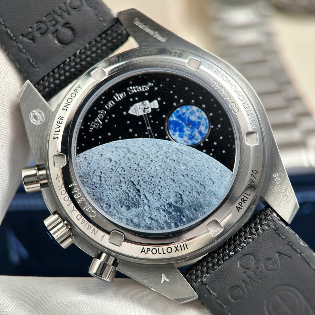 Đồng Hồ Omega Speedmaster Silver Snoopy Phiên Bản Kỷ Niệm 50 Năm Chế Tác Mặt Đen New 2025 42mm
