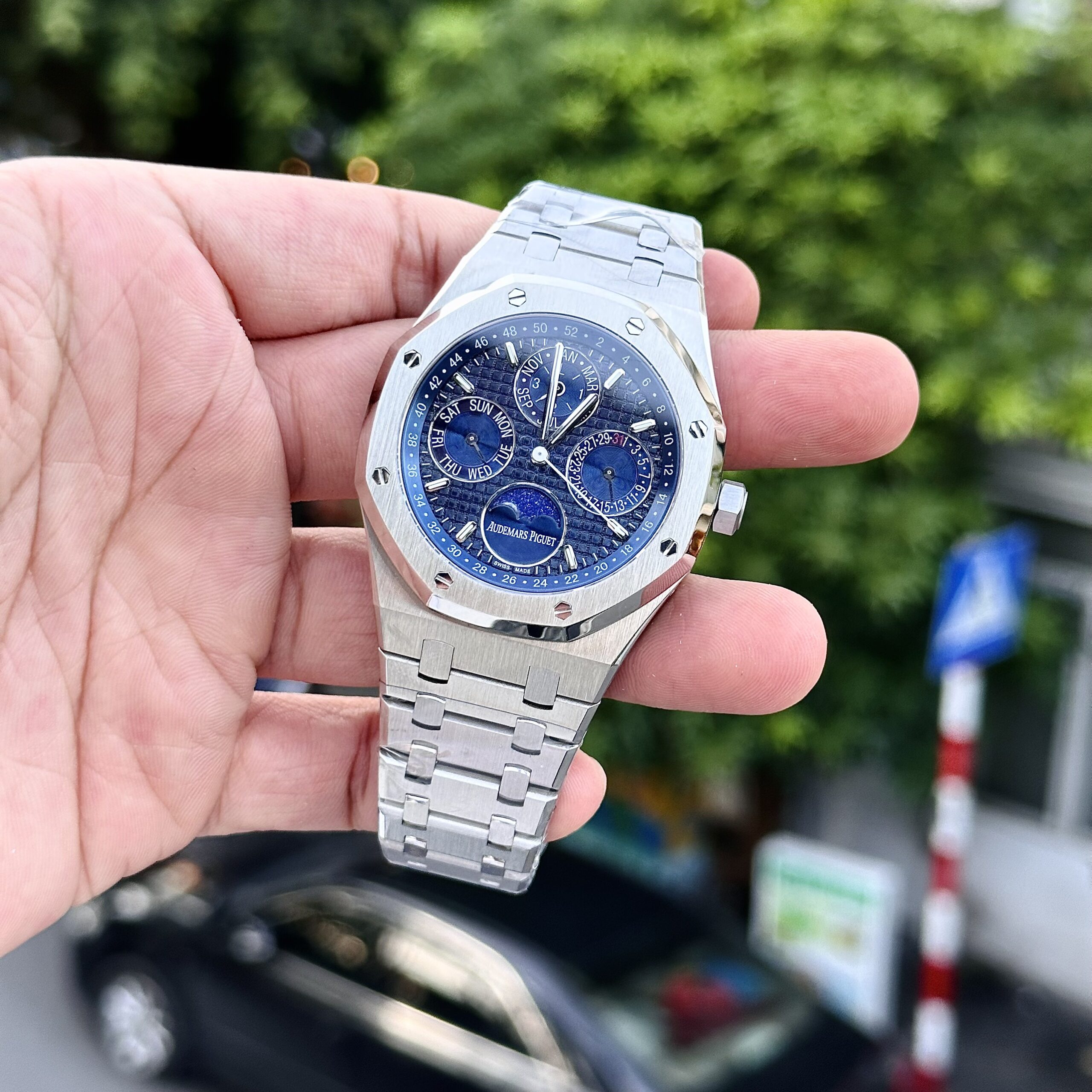 Audemars Piguet Royal Oak 26574ST Blue Dial Watch 41mm - Image 3