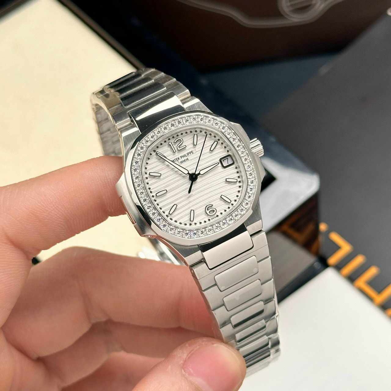 Patek Philippe Replica Watch Nautilus 7010 Quartz Movement 32mm - Image 4