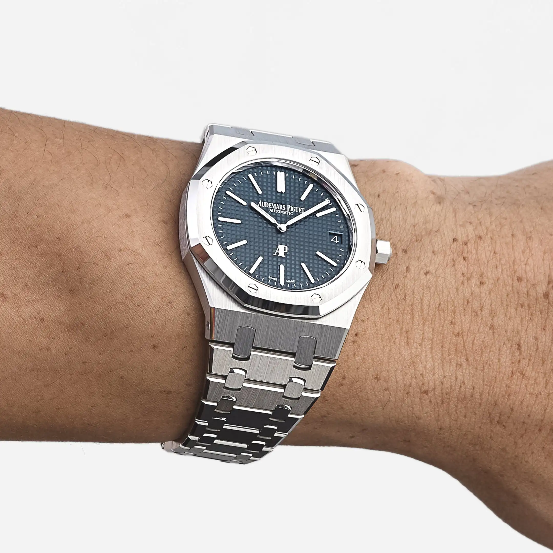 Audemars Piguet Royal Oak 16202ST.OO.1240ST.02 ‘Jumbo’ Extra-Thin Stainless Steel Blue Dial - Image 2
