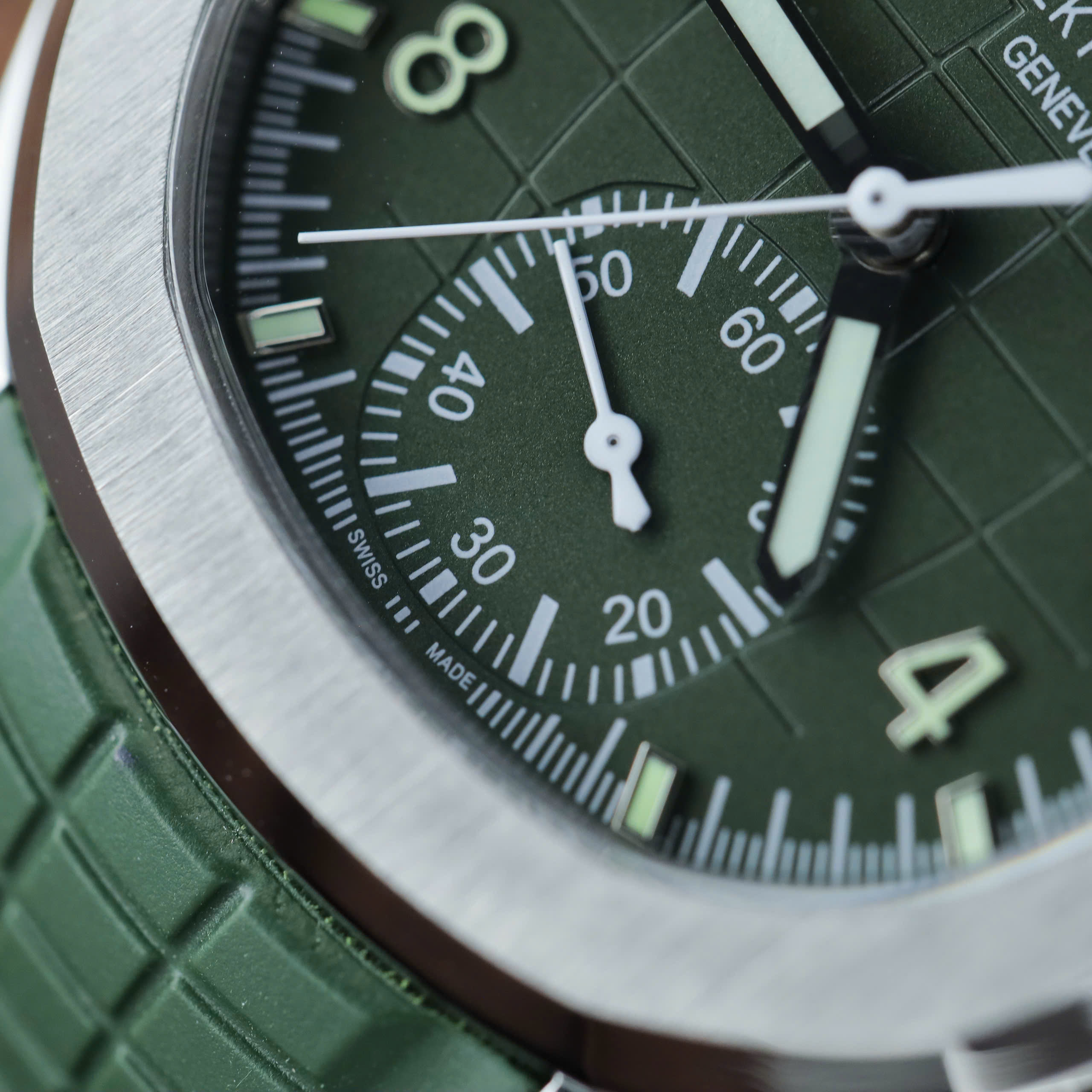 Patek Philippe Replica 11 Aquanaut 5968G Khaki Green Rubber Strap 42.2mm - Image 6