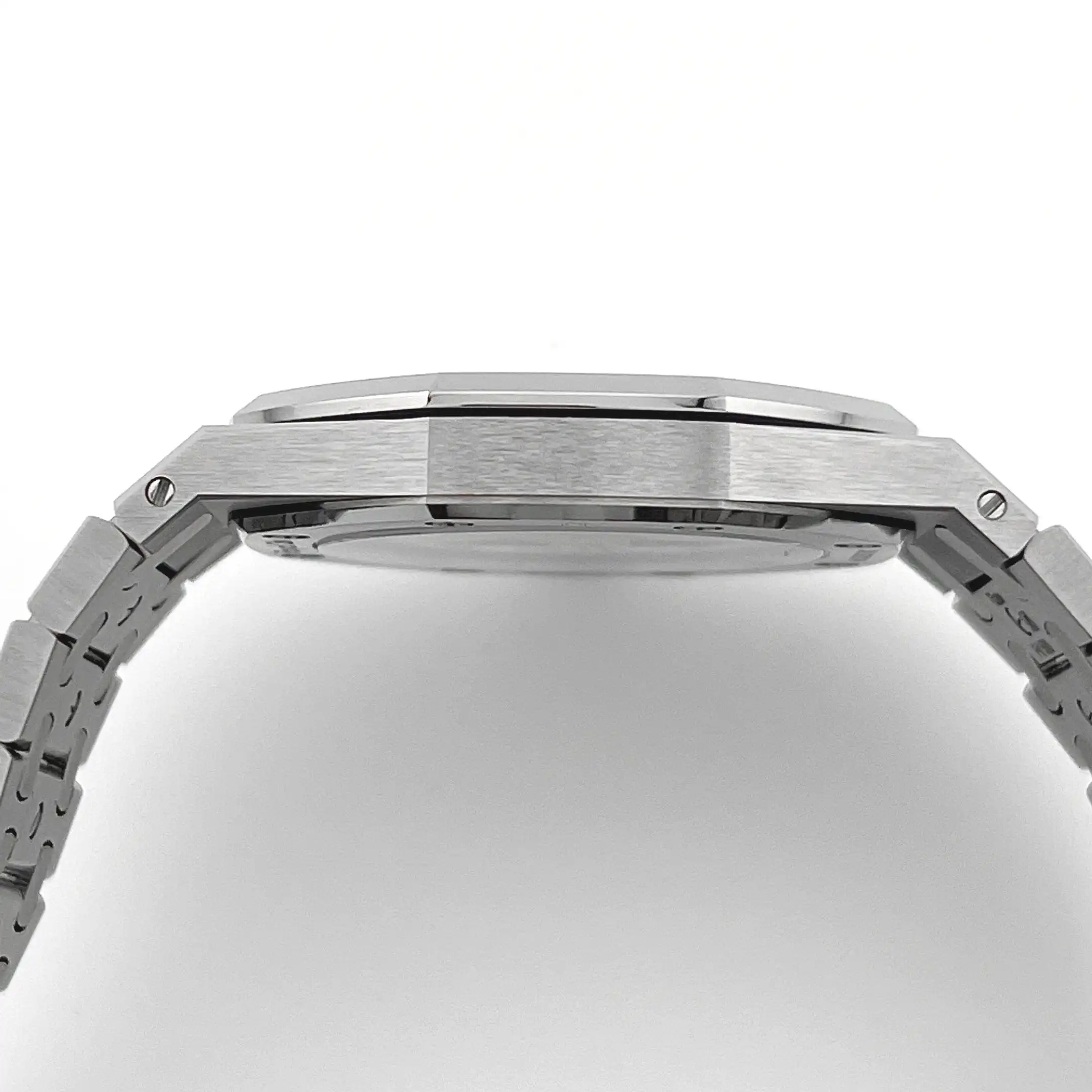 Audemars Piguet Royal Oak 16202XT.OO.1240XT.01 ‘Jumbo’ Extra-Thin Titanium Burgundy Dial - Image 10