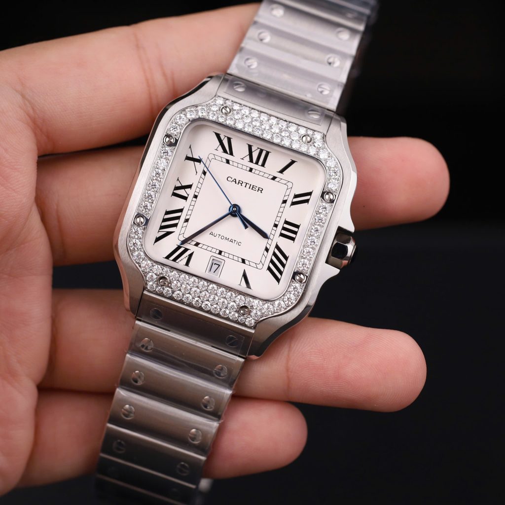 Đồng Hồ Catier Santos Chế Tác Kim Cương Moissanite Mặt Trắng Dây Kim Loại 39.8mm