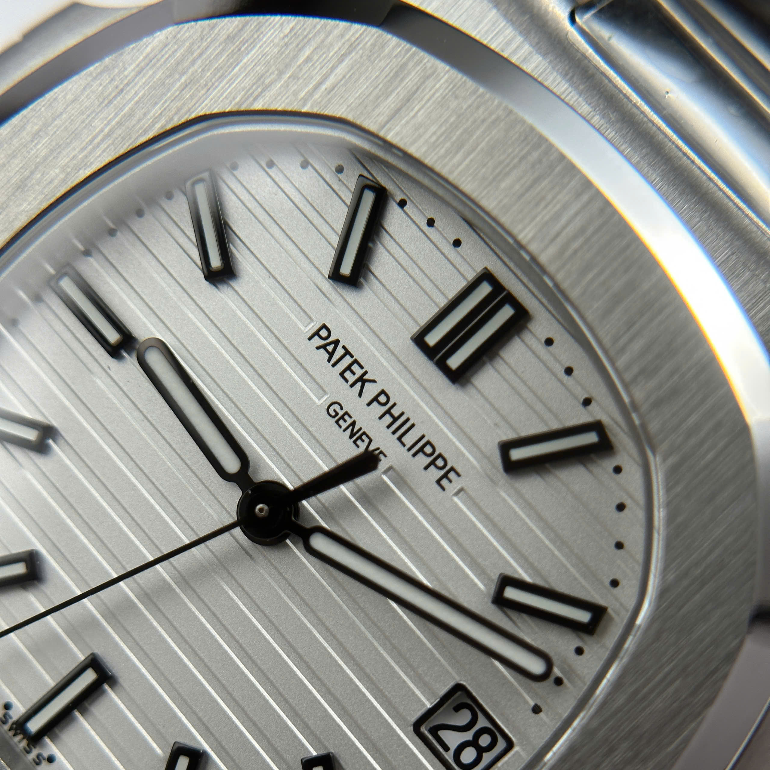 Patek Philippe Nautilus 5711 Replica 11 White Dial Metal Strap Factory BBF 40mm - Image 4