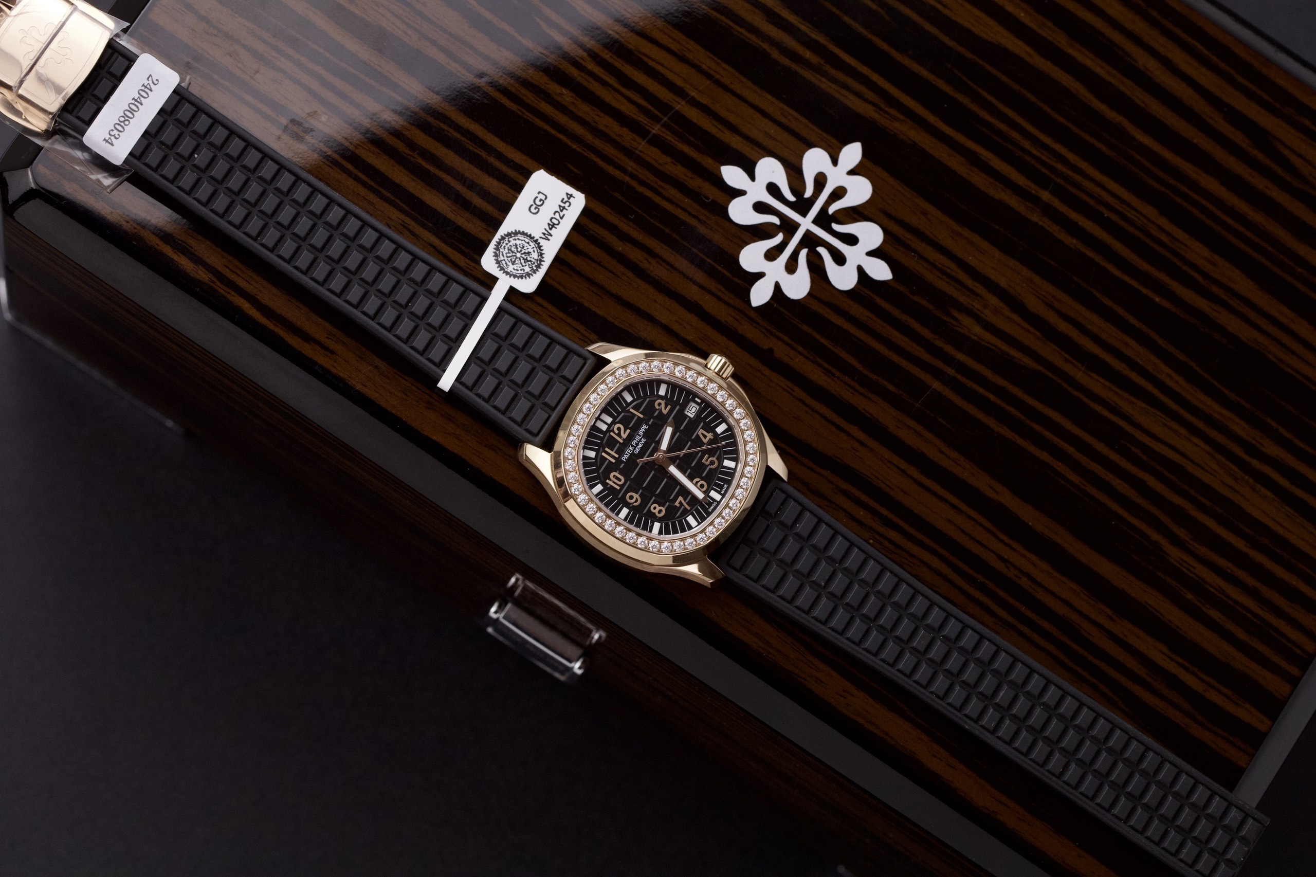 Patek Philippe Aquanaut 5067 Automatic Replica Watches Custom Moissanite Diamonds 35.6mm - Image 2