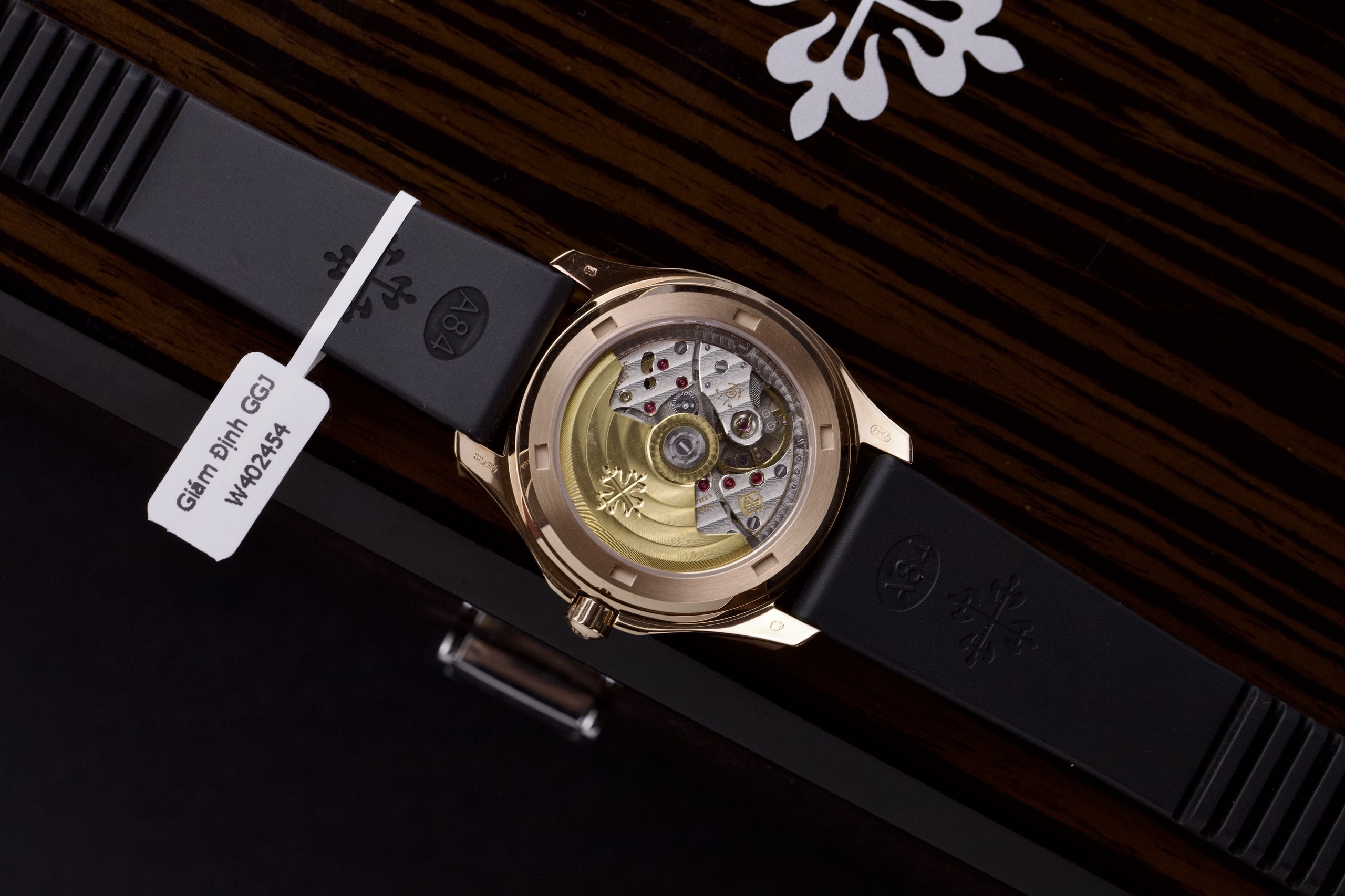 Patek Philippe Aquanaut 5067 Automatic Replica Watches Custom Moissanite Diamonds 35.6mm - Image 3