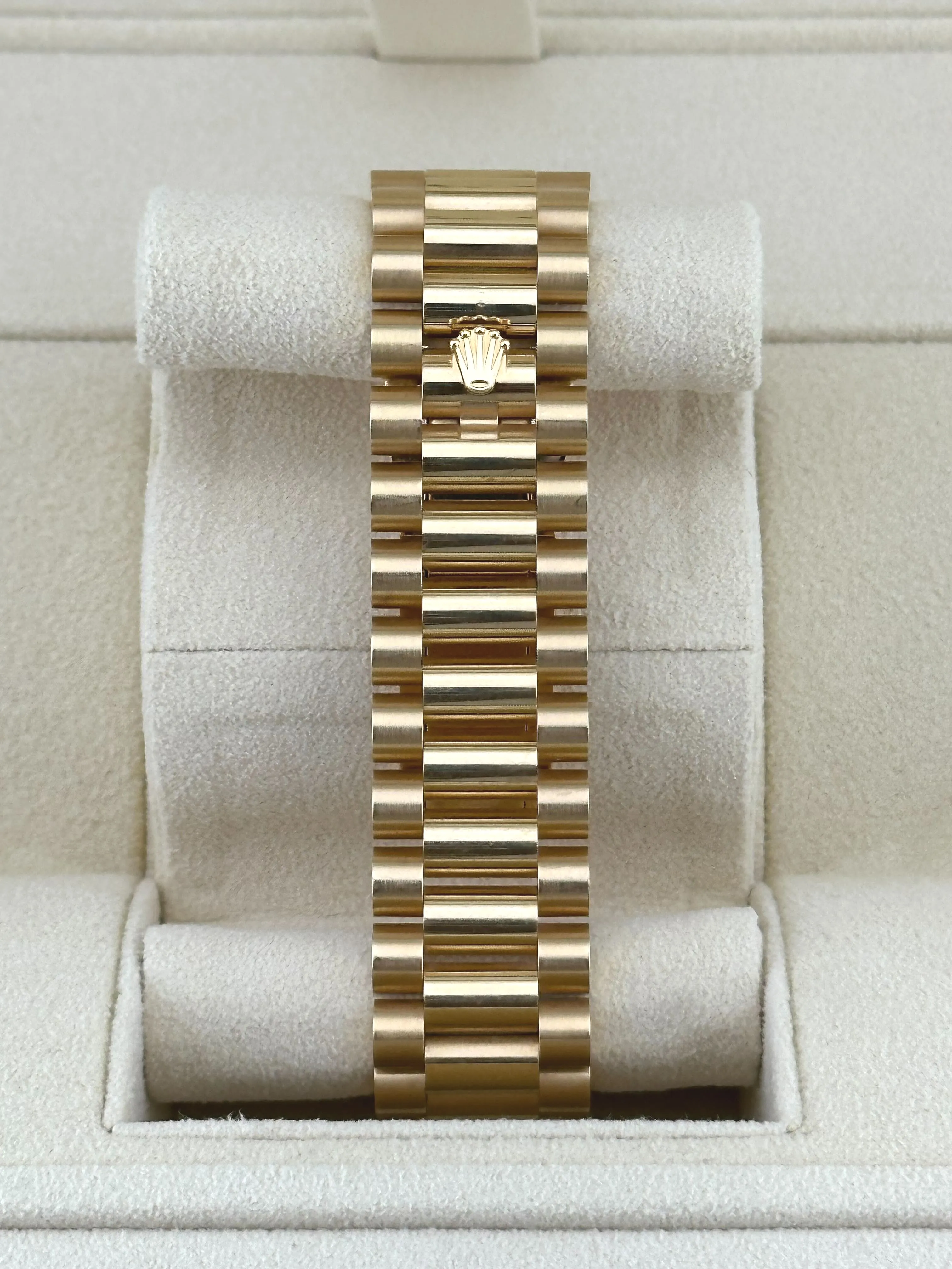Rolex Day-Date 40 228348RBR Yellow Gold Diamond Bezel Silver Dial - Image 4